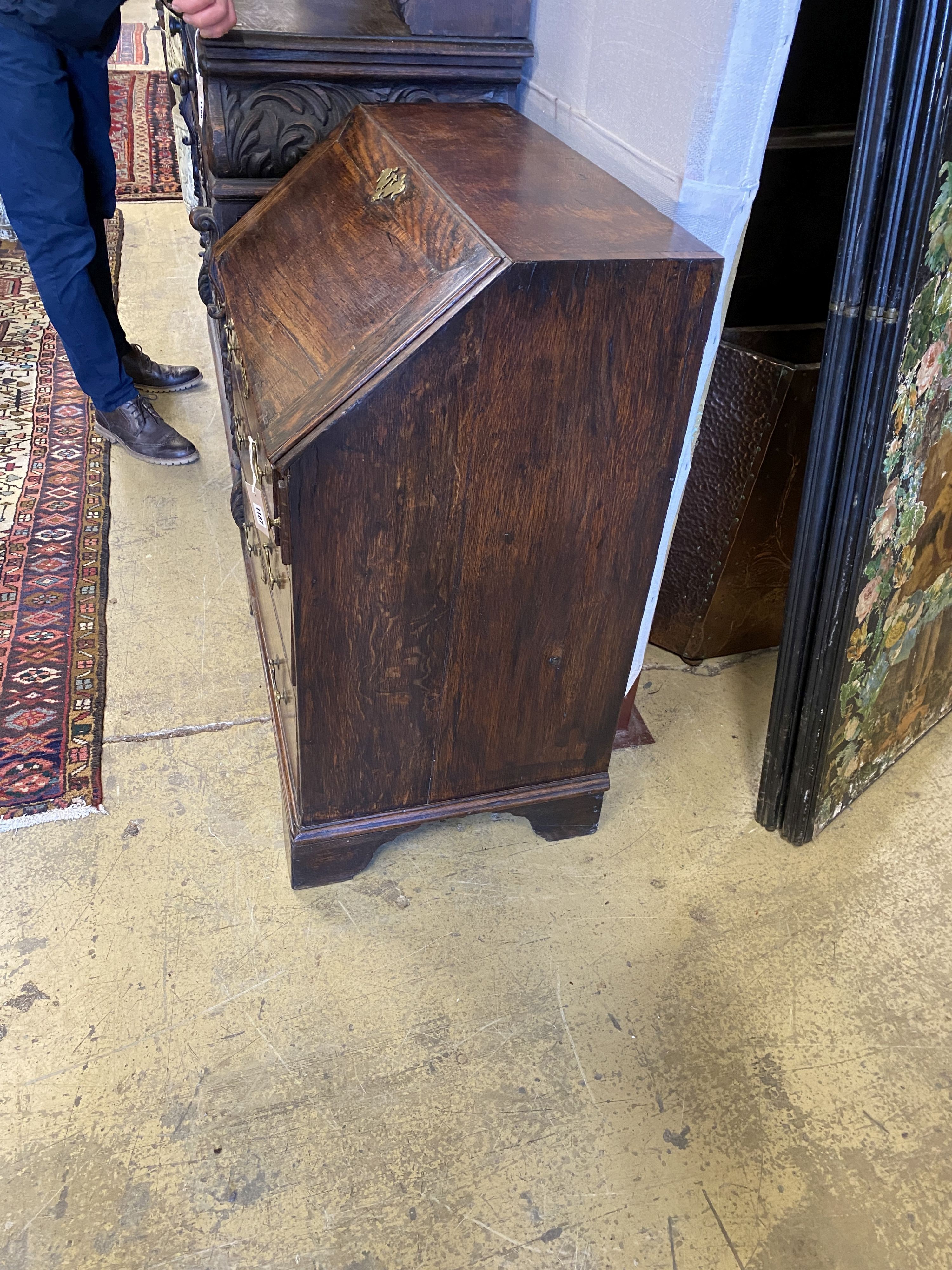 A small George III oak bureau, width 72cm, depth 47cm, height 88cm